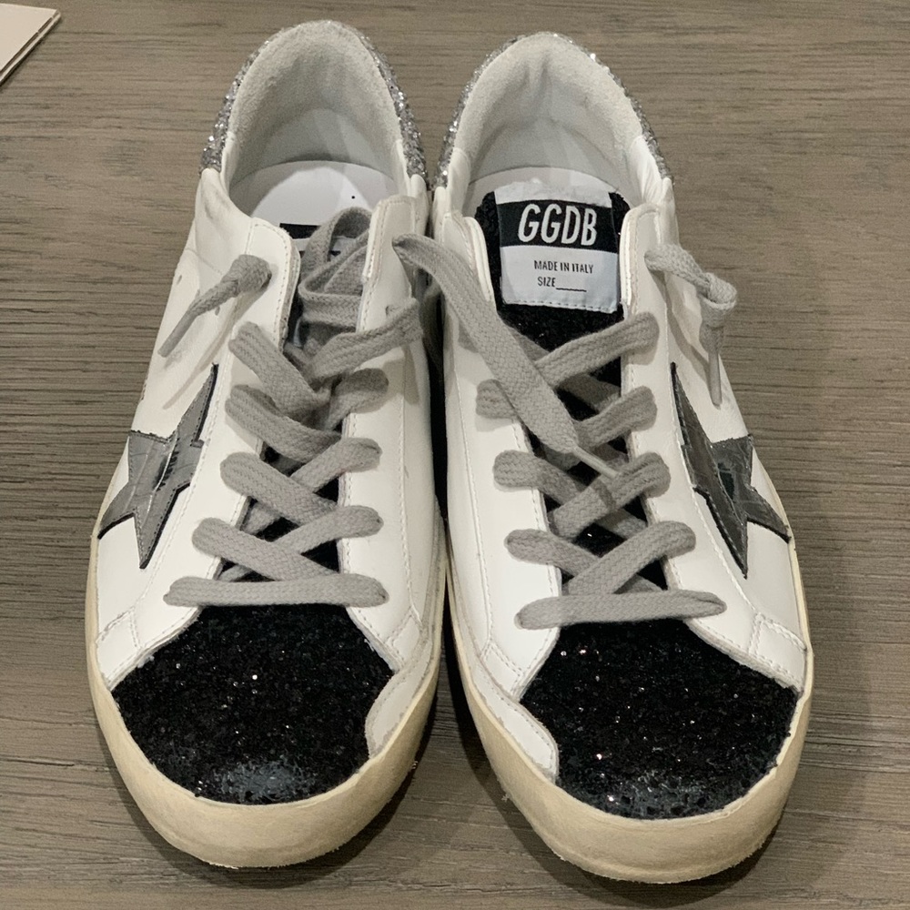 Almost BNIB Golden Goose Superstar Sneakers, worn twice.